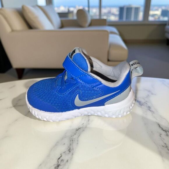 Toddler Blue Nike Revolution 5 Hook N Loop Running Shoes Size 5C - Picture 1 of 7